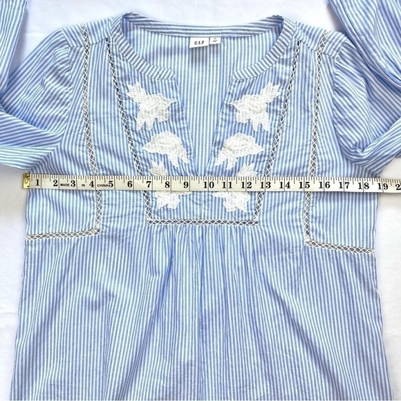 GAP Bell Sleeve Top Blue & White Striped w/Embroidered Appliqués Size XS (EUC) - Picture 9 of 11